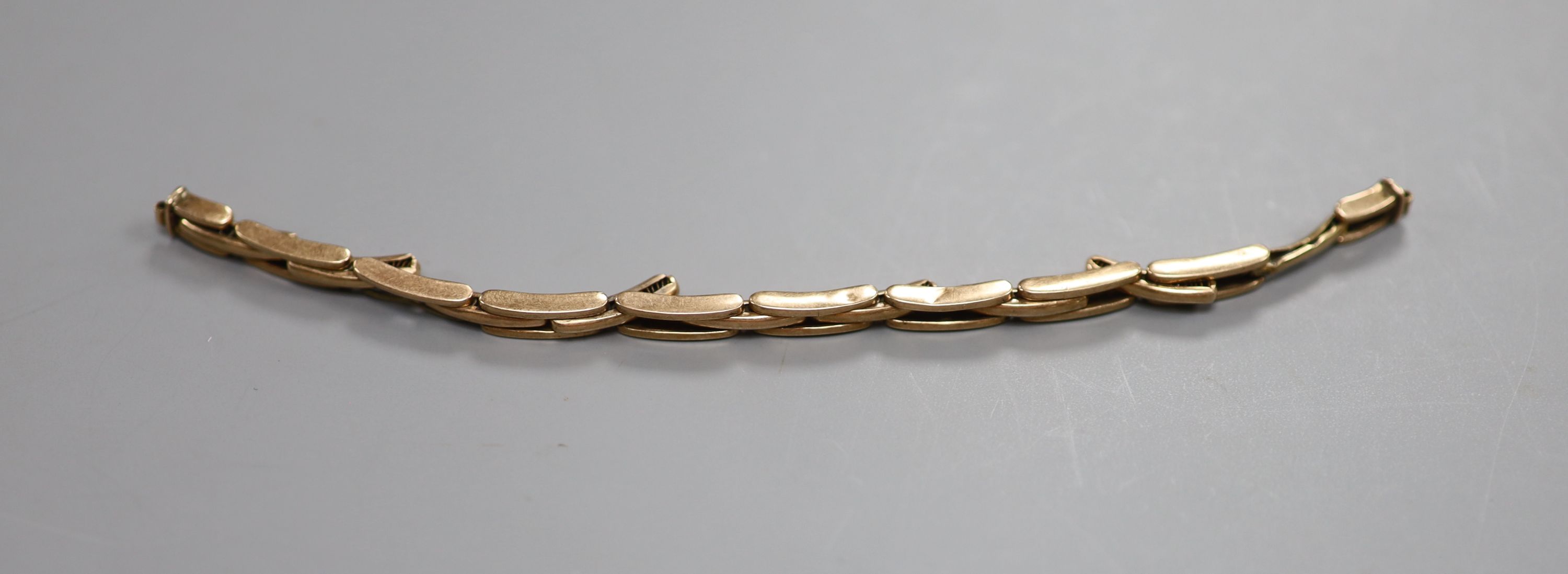 A 9ct expanding watch bracelet, gross 5.4 grams.